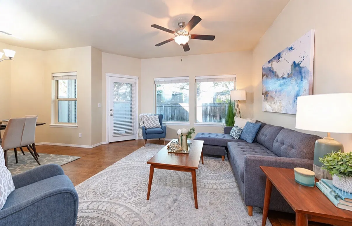3 bed, 2.5 bath, 1387 sqft, $2,600 — Photo 4