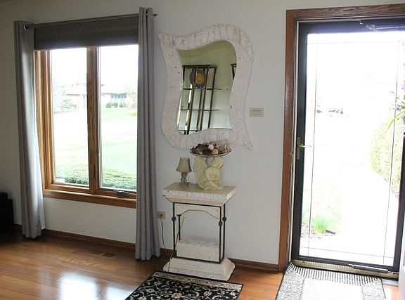 5th image of 15329 Stradford Ln