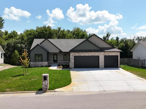 221 E River Birch Cir, Haysville, KS 67060