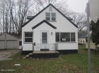 1910 Lake Ave, Muskegon, MI 49445