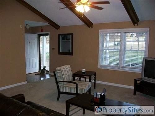5th image of 121 Woodgreen Dr