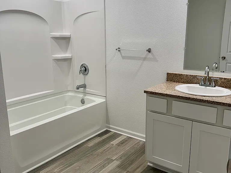 Upstairs 2nd Bathroom