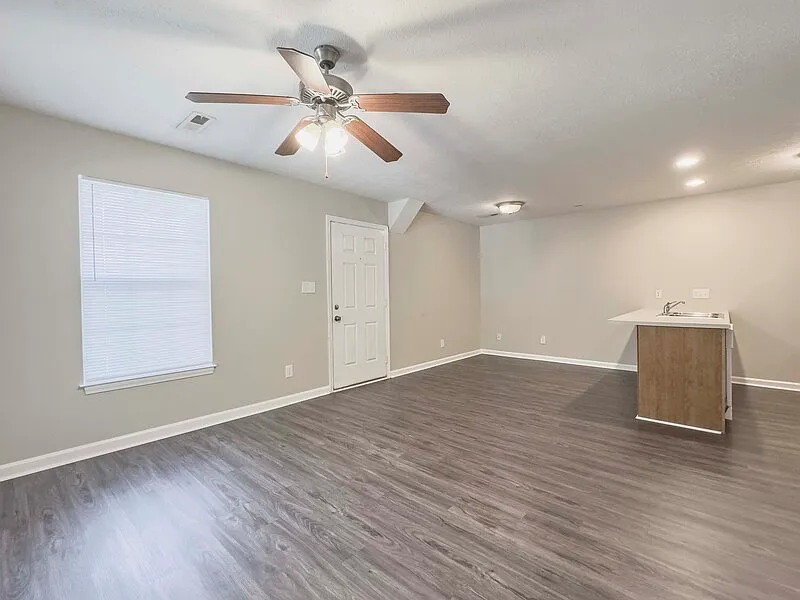 Golf Club Lane Apartments — Photo 3