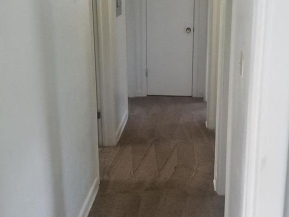 4th image of 2758 Sack Dr E