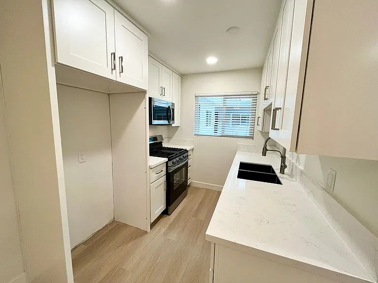 455 W Dryden St — Photo 15