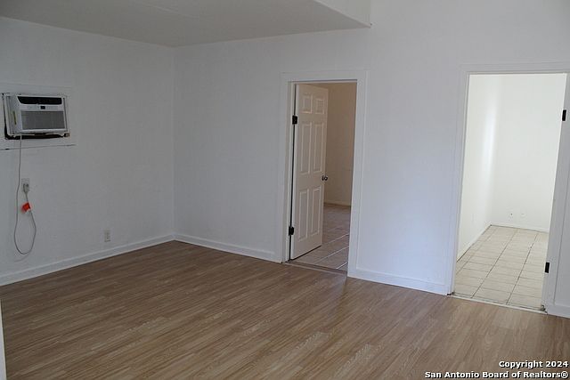 2nd image of 1829 W Laurel #4
