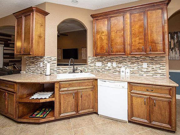 5th image of 10736 Twin Oak Dr