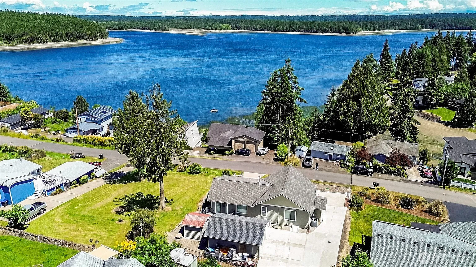 2207 ISLAND Drive NW photo 1