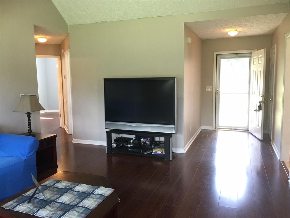 Open living area for great entertaining