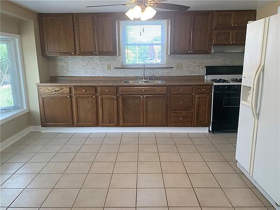 2nd image of 117 1/2 Olive Dr