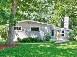 1282 Banbury Rd, Mundelein, IL 60060