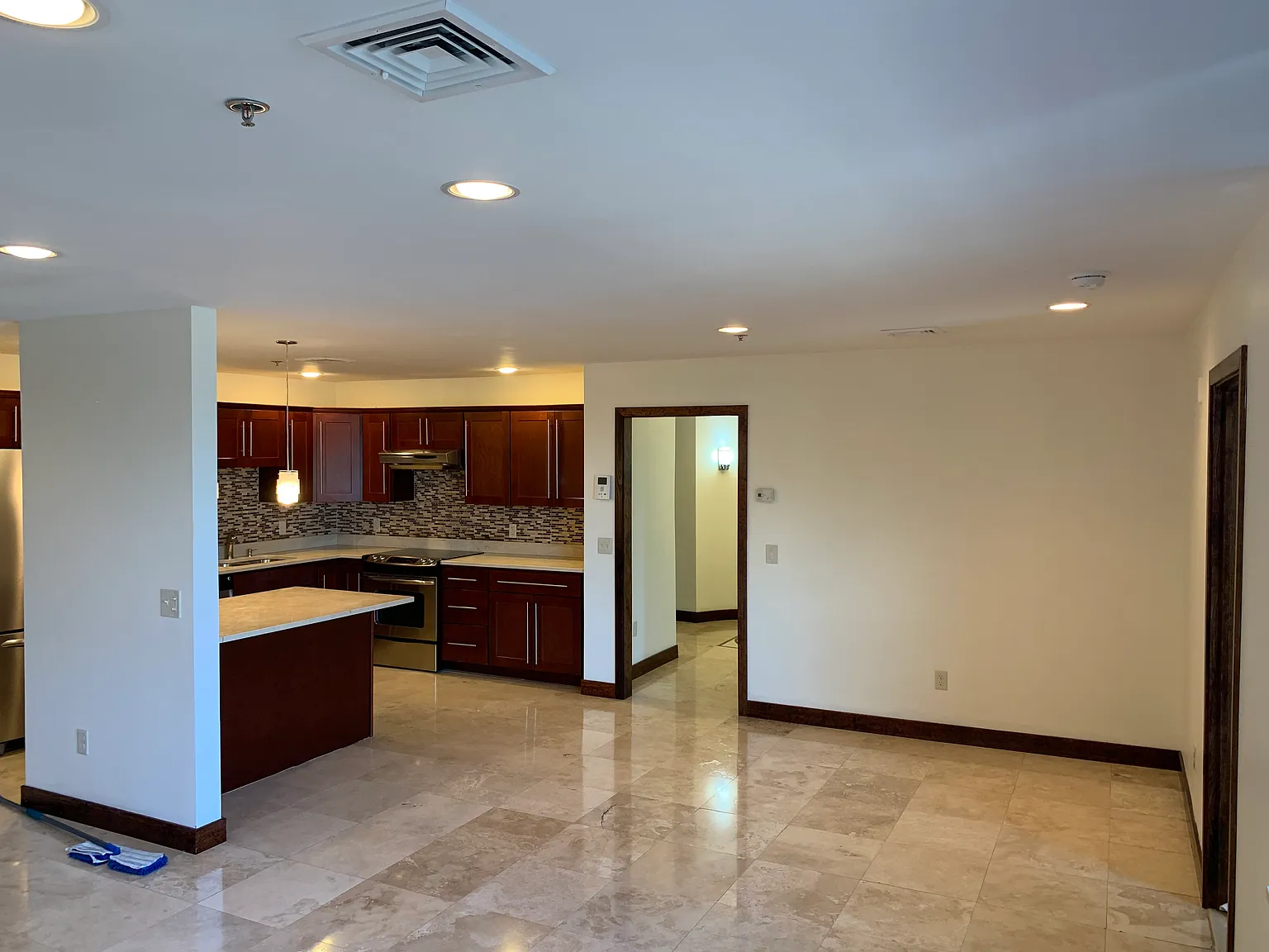 1 bed, 1.5 bath, 1078 sqft, $2,600 — Photo 2
