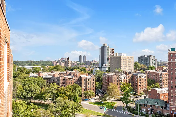 Sold by Coldwell Banker Signature Properties | media 32