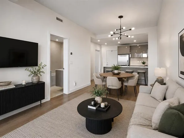 301 E 10th St NW #304, Calgary, AB T2N 1V5