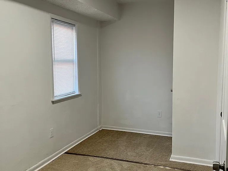 4946 N Broad St #3F — Photo 8