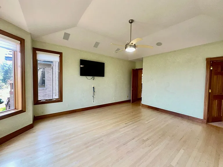 11707 Kestrel Rd — Photo 38