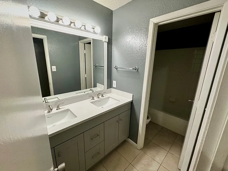 1809 Cousins Ct #2 — Photo 4