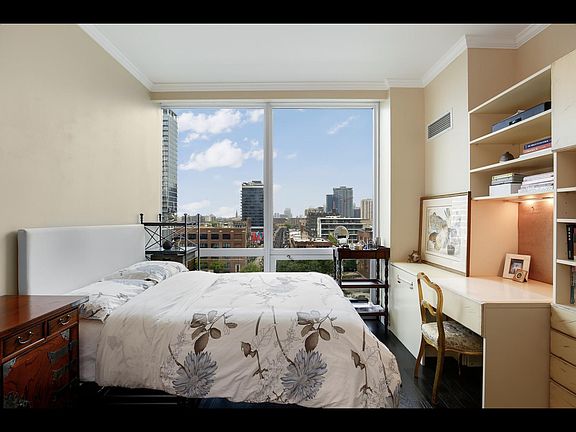 4th image of 712 N Orleans St #27C