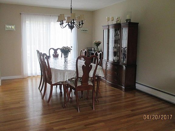 4th image of 134 N Pilgrim Ct