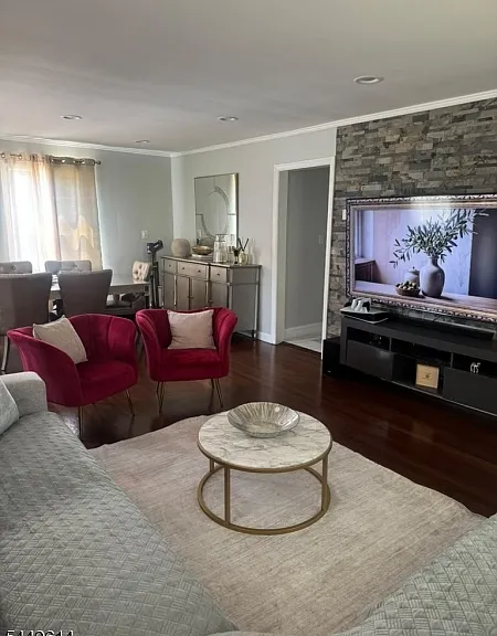 329 Ford Ave — Photo 4
