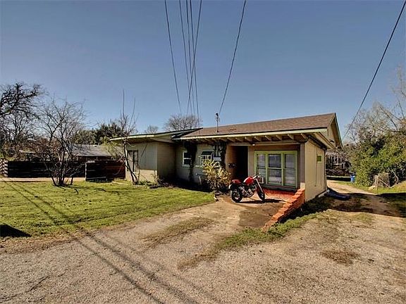 Two units on 1 lot - the front unit (pictured) has 2 beds / 1 bathroom.