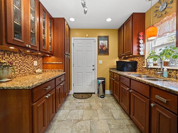 4th image of 4828 W Wellington Ave
