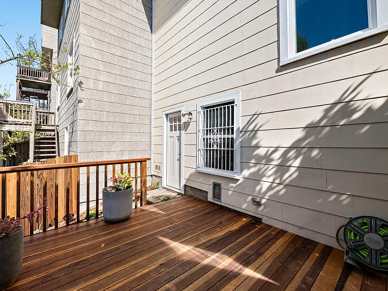 41 Saturn St — Photo 42
