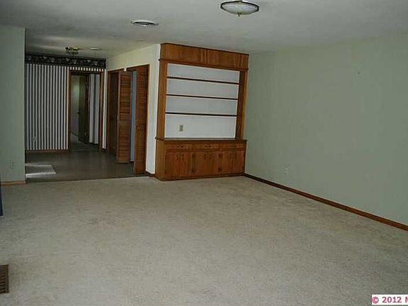 3rd image of 816 S Powell Ave