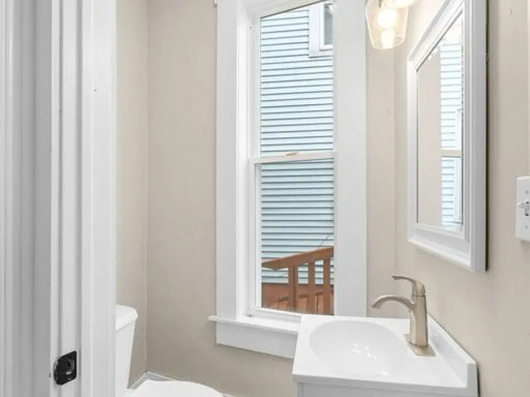 148 Bloom St — Photo 11
