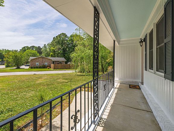 3rd image of 18 Carson Dr