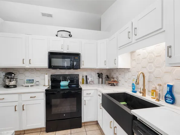 6700 Oriole Ct, Fort Worth, TX 76137