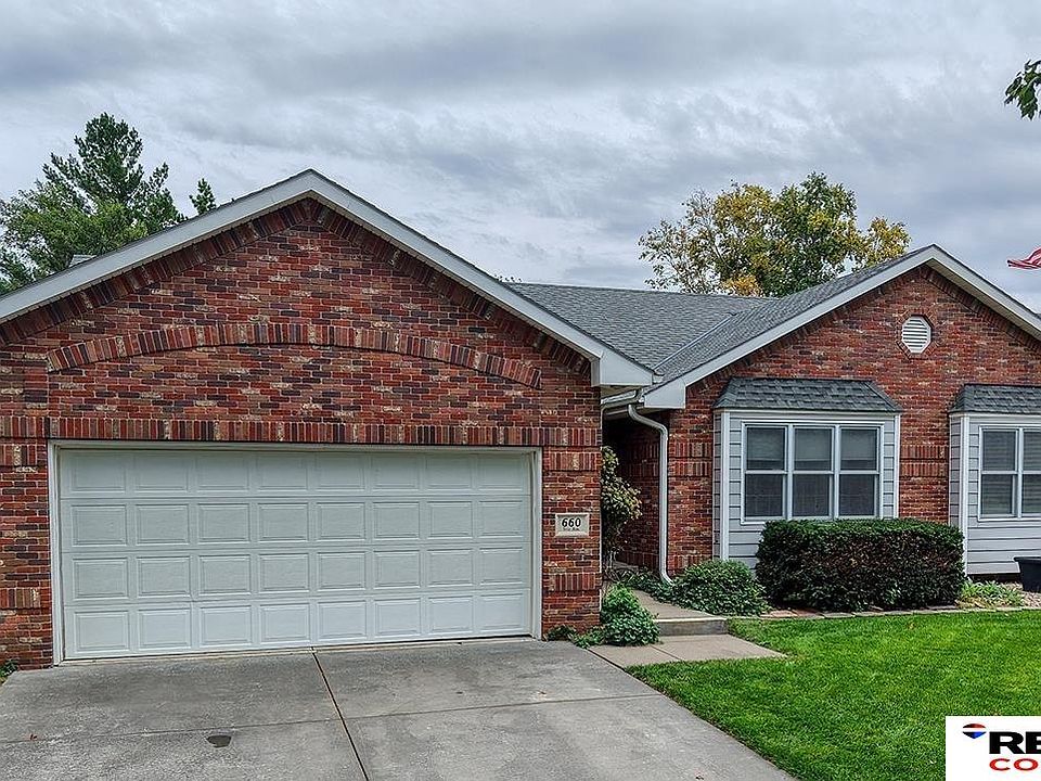 1st image of 660 Iris Ave