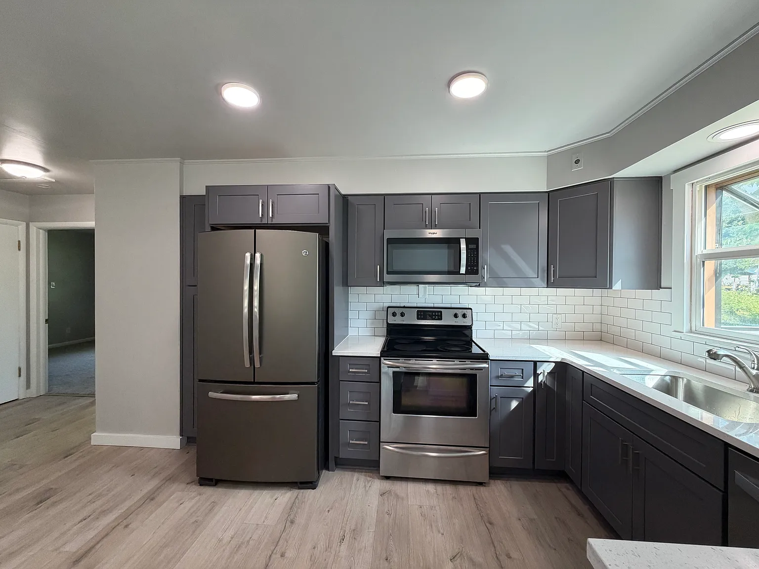 3 bed, 1992 sqft, $2,200 — Photo 3