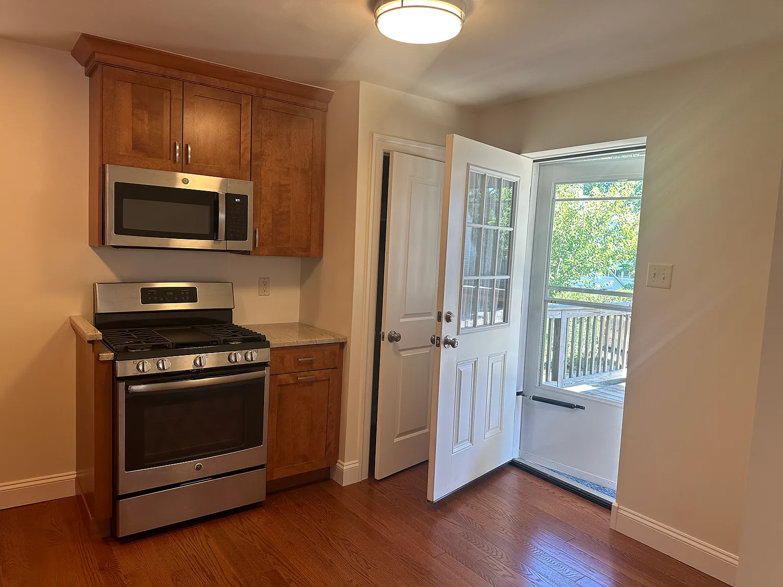 1 bed, 650 sqft, $1,595 — Photo 2