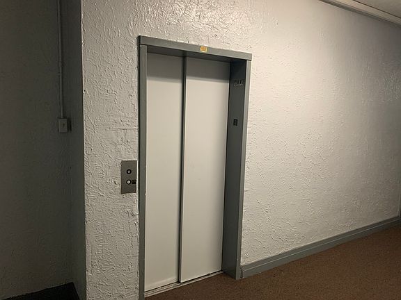 4th image of 246 1/2 S Kenmore Ave #R308