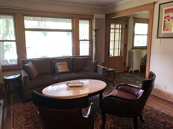 4th image of 302 S Lombard Ave