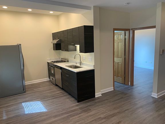 2nd image of 1303 W Flournoy St APT 2R