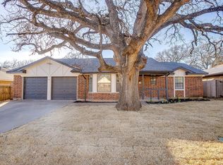 2421 Meadow Vw, Bedford, TX 76021