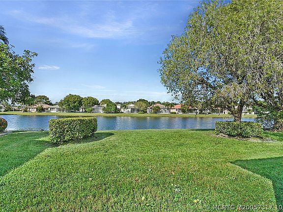 4th image of 9145 Bay Point Cir