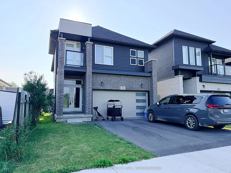 78 Bradley Ave — Photo 2
