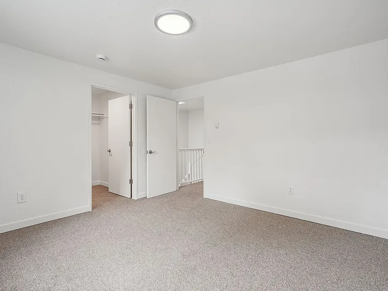 The Arch - Apartments & Townhomes — Photo 19
