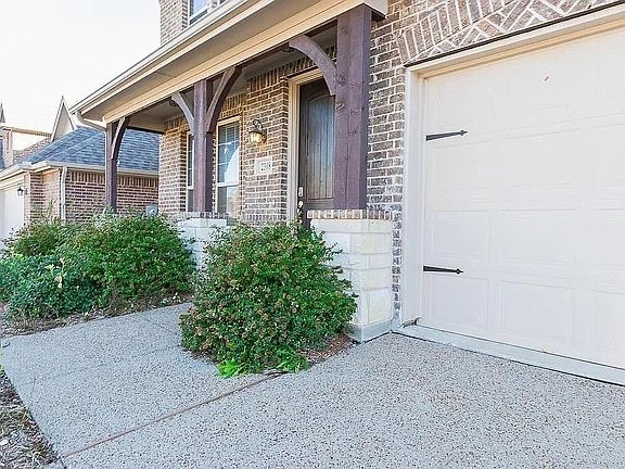 4th image of 2308 Houston Dr