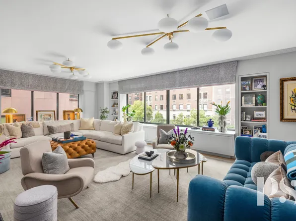 733 Park Avenue image 4 of 27