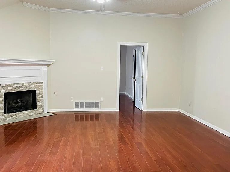 9352 Club Walk Ct — Photo 6