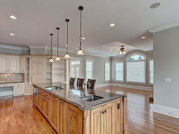 Gourmet kitchen
