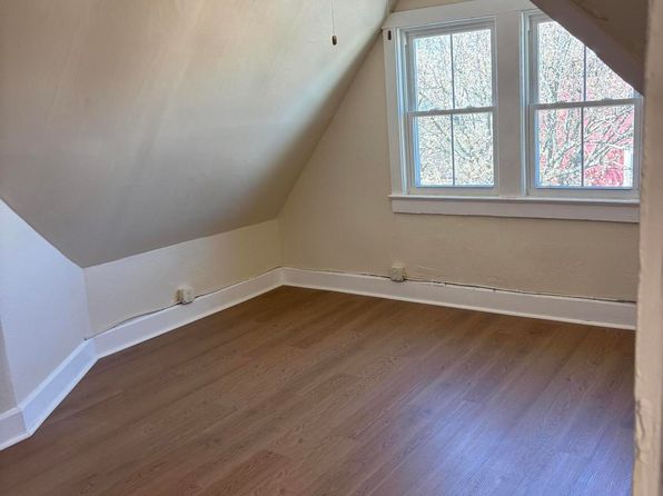114 Heck Ave APT 4