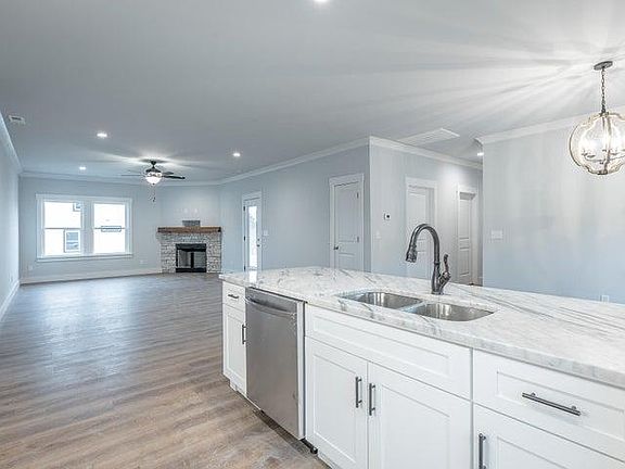 5th image of 10 Willow Grove Ct