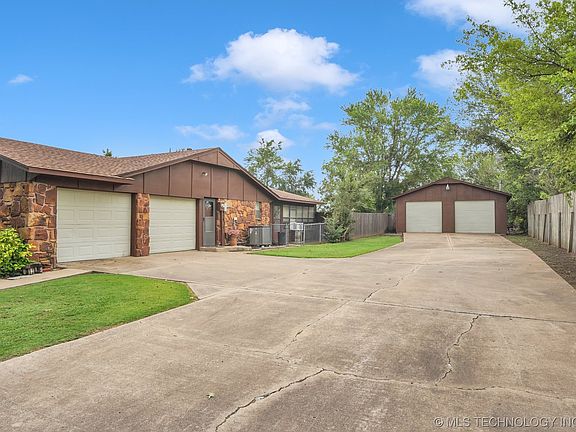 3rd image of 14863 N Maple Dr