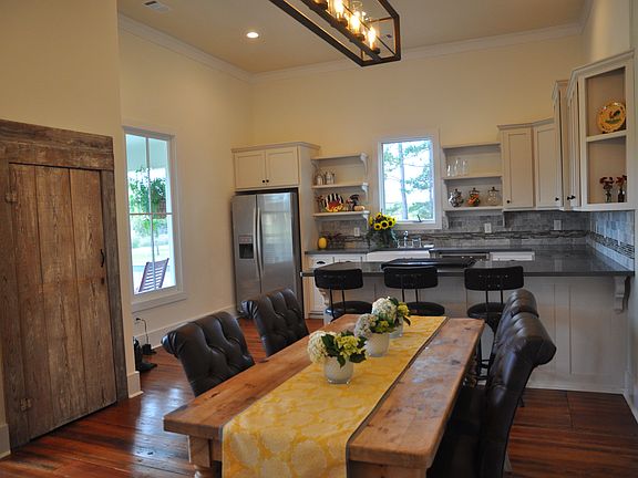 Refurbished door-pantry