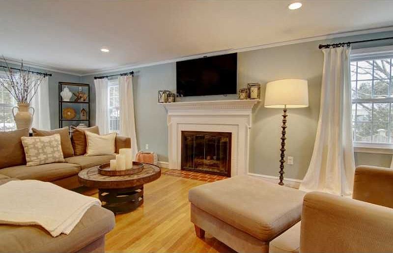 2nd image of 6 Jennys Ln